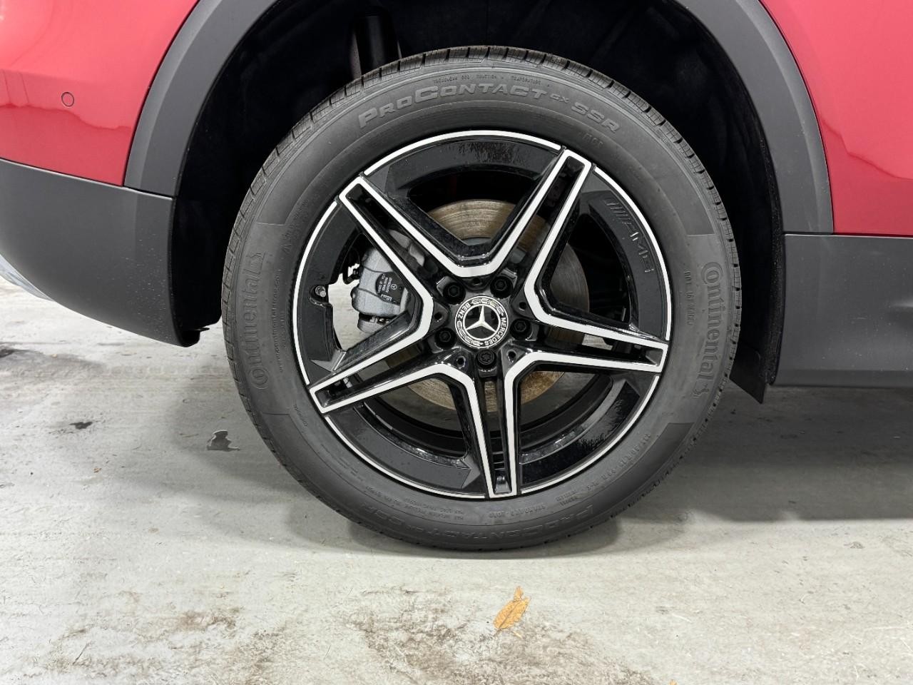 Mercedes-Benz GLB Vehicle Full-screen Gallery Image 5