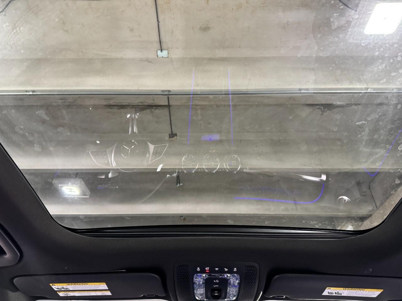 Mercedes-Benz GLB Vehicle Full-screen Gallery Image 11