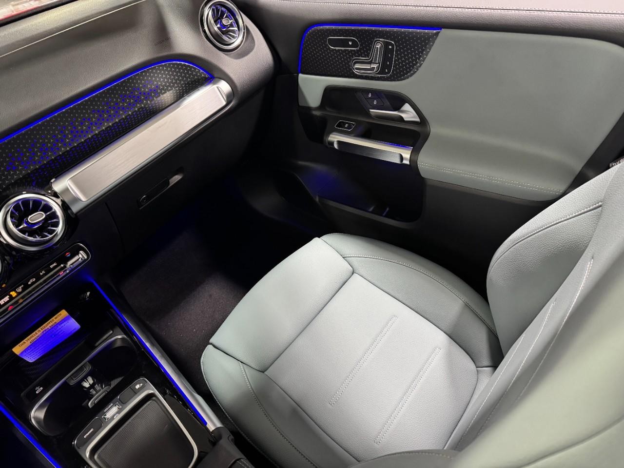 Mercedes-Benz GLB Vehicle Full-screen Gallery Image 16