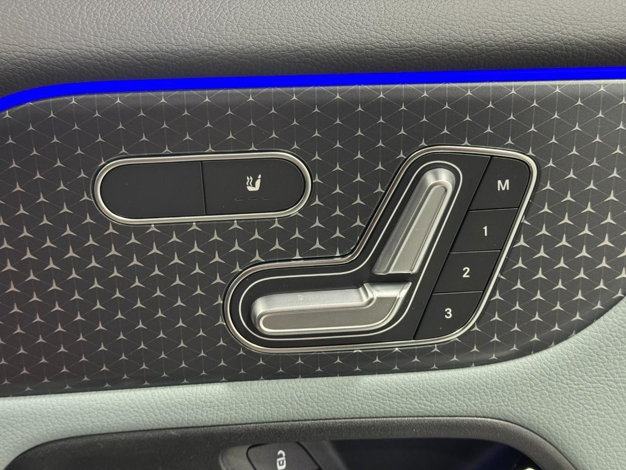 Mercedes-Benz GLB Vehicle Full-screen Gallery Image 20