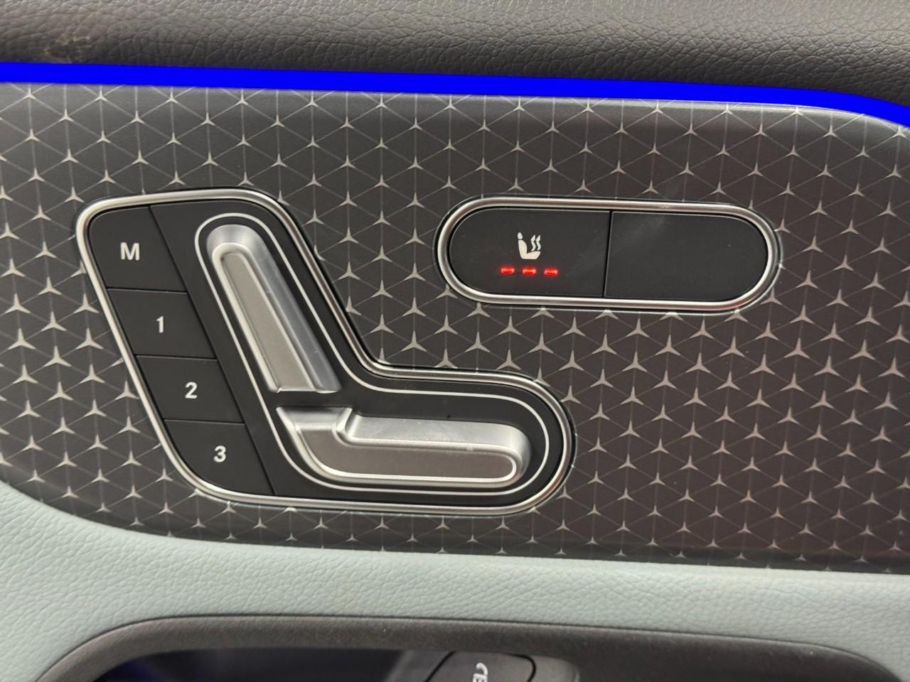 Mercedes-Benz GLB Vehicle Full-screen Gallery Image 23