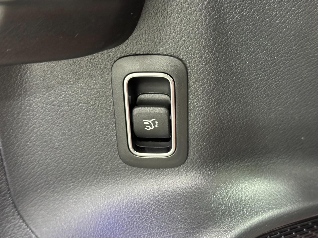 Mercedes-Benz GLB Vehicle Full-screen Gallery Image 26