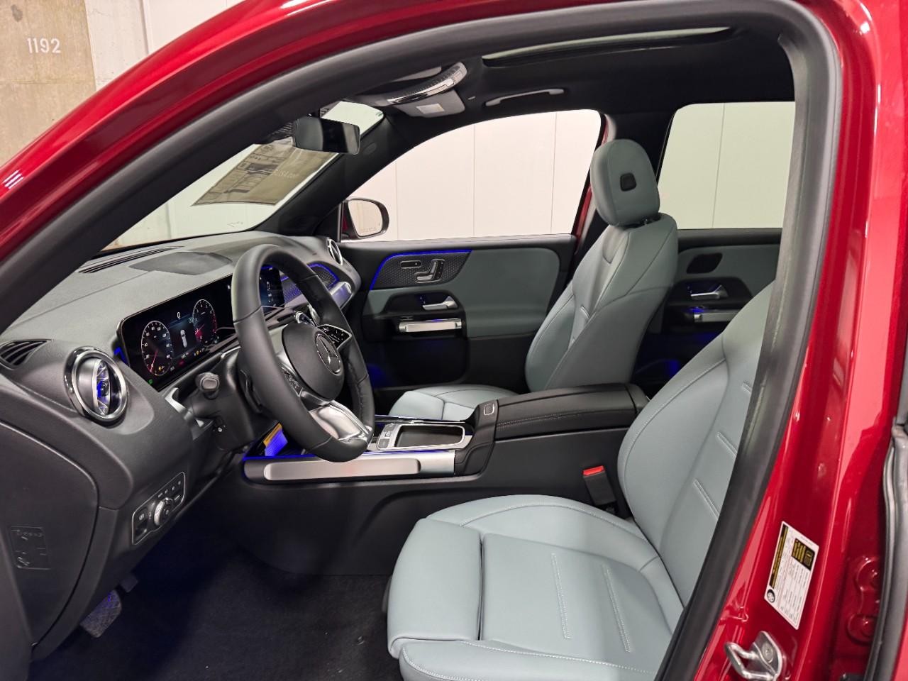 Mercedes-Benz GLB Vehicle Full-screen Gallery Image 27