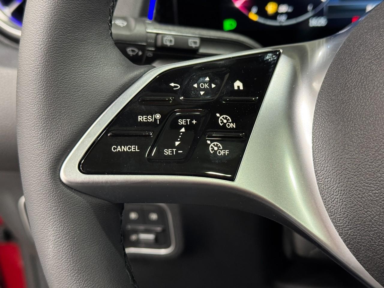 Mercedes-Benz GLB Vehicle Full-screen Gallery Image 31