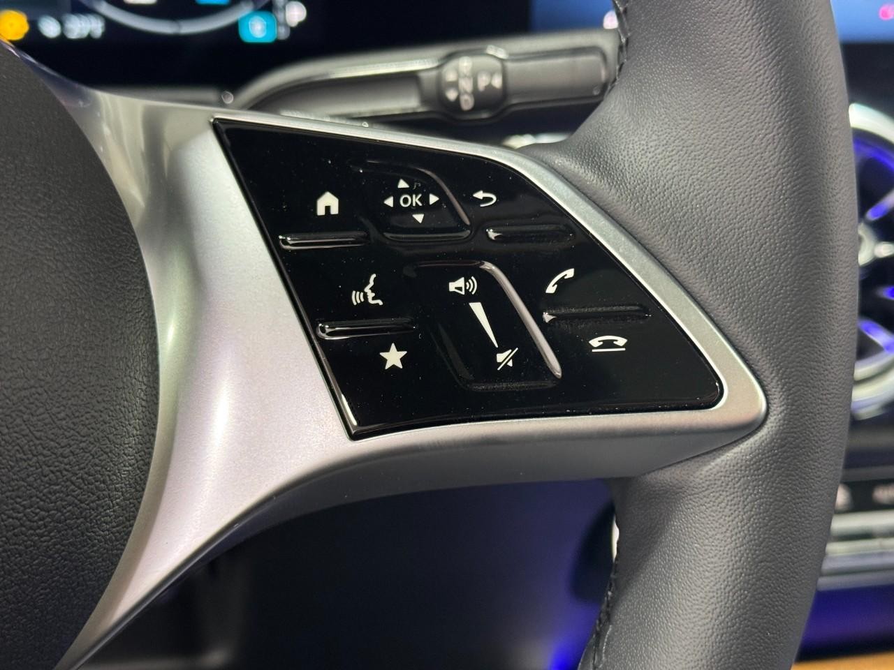 Mercedes-Benz GLB Vehicle Full-screen Gallery Image 32