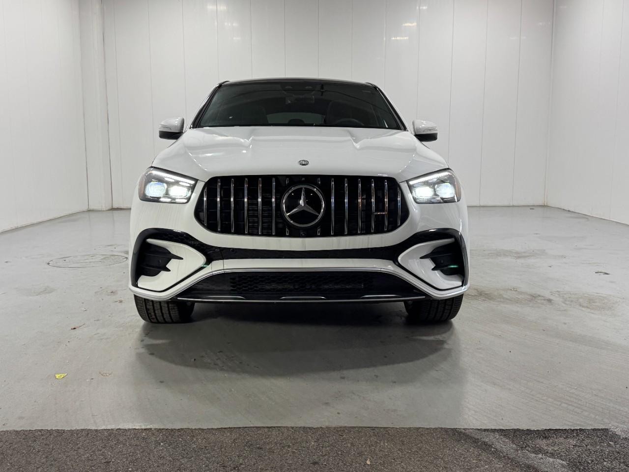 Mercedes-Benz GLE Vehicle Full-screen Gallery Image 7