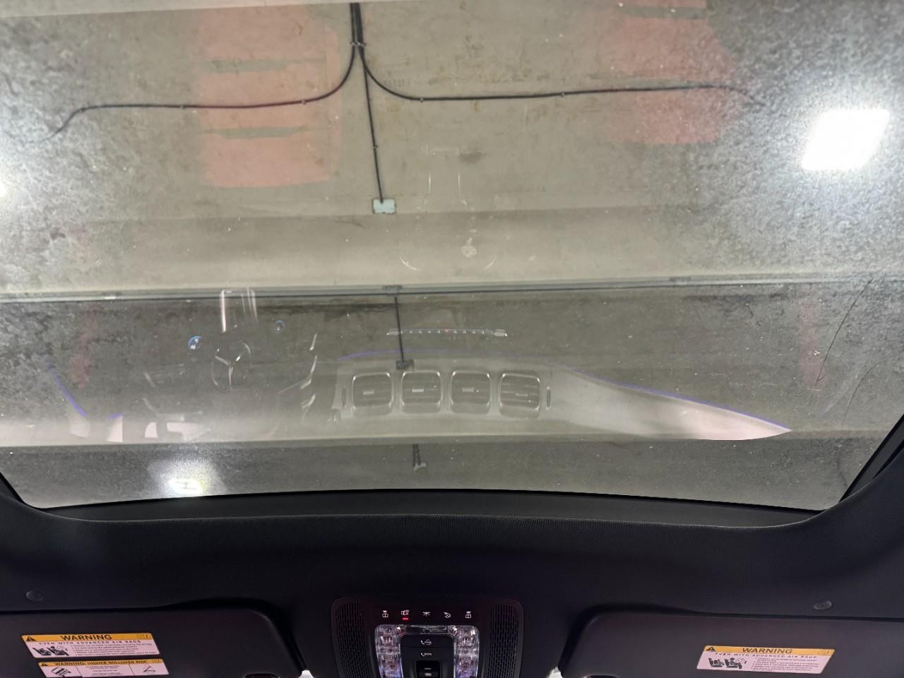 Mercedes-Benz GLE Vehicle Full-screen Gallery Image 11