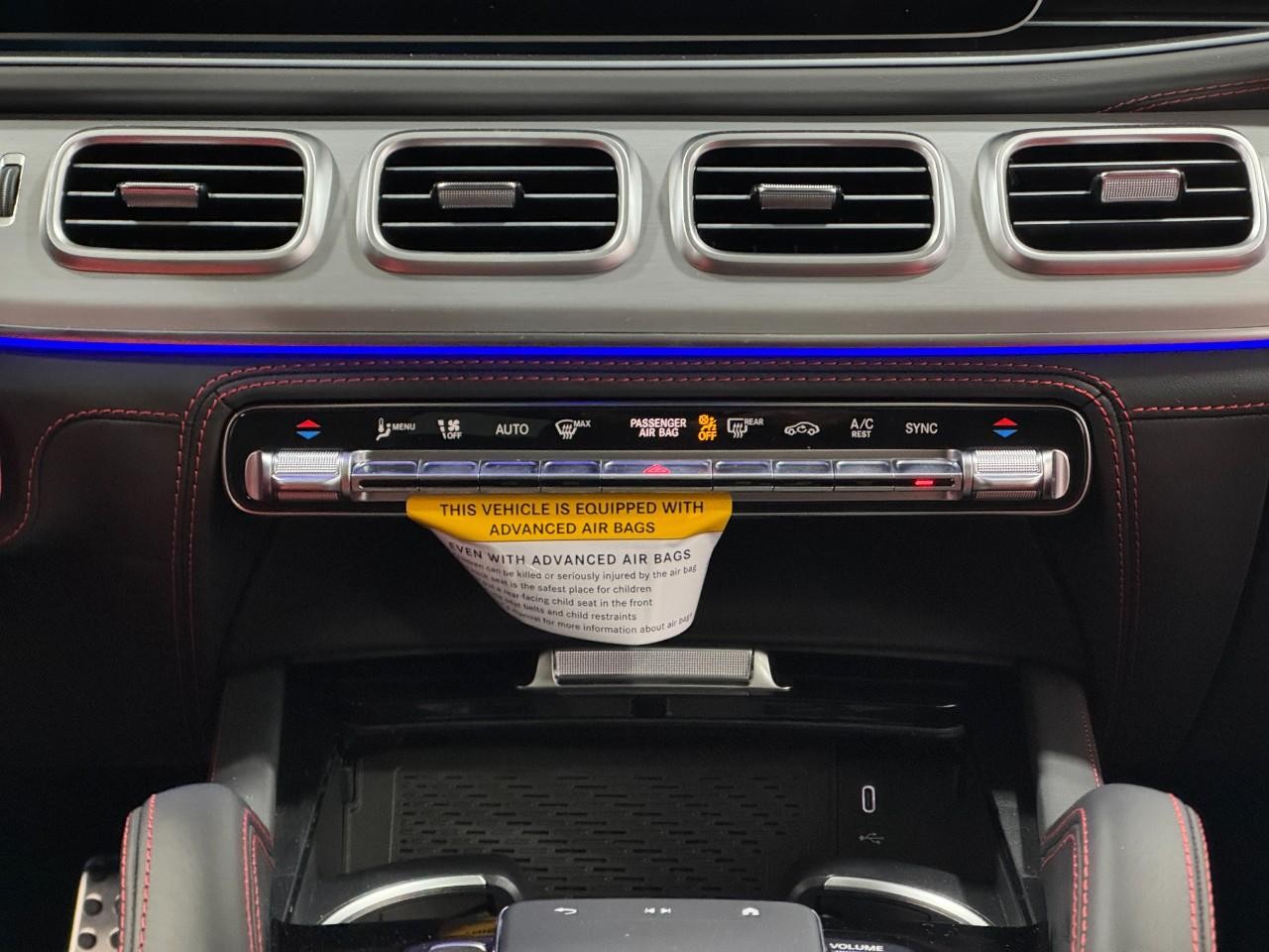 Mercedes-Benz GLE Vehicle Full-screen Gallery Image 15