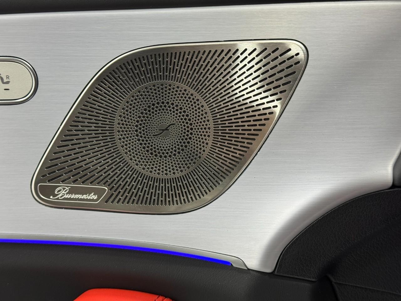 Mercedes-Benz GLE Vehicle Full-screen Gallery Image 23