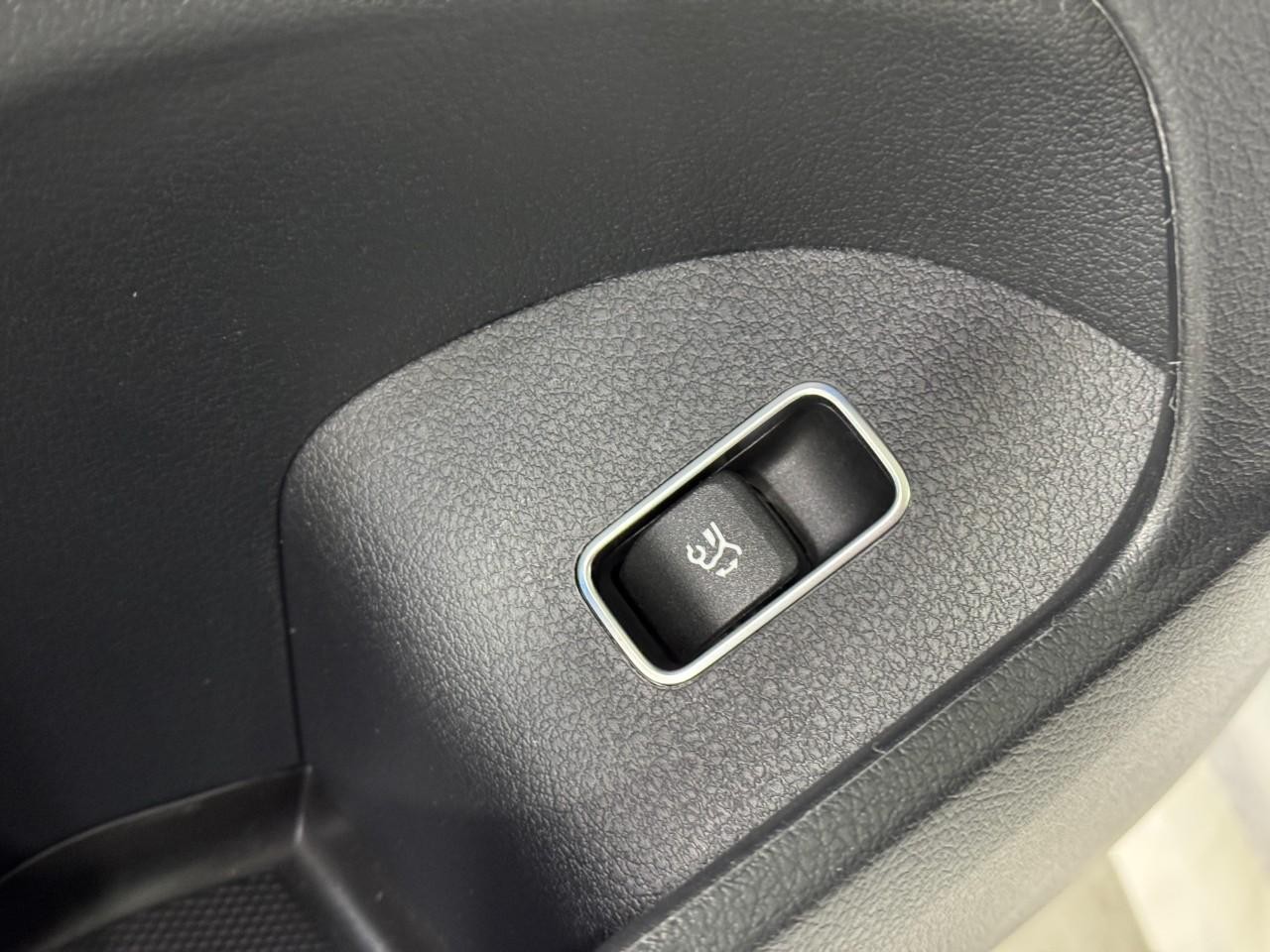 Mercedes-Benz GLE Vehicle Full-screen Gallery Image 27