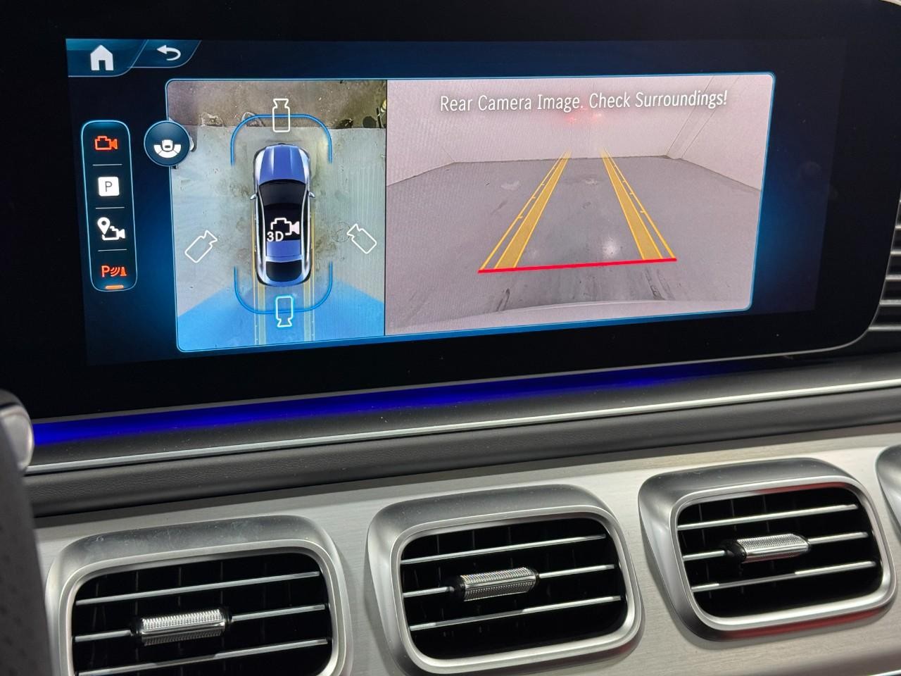 Mercedes-Benz GLE Vehicle Full-screen Gallery Image 35