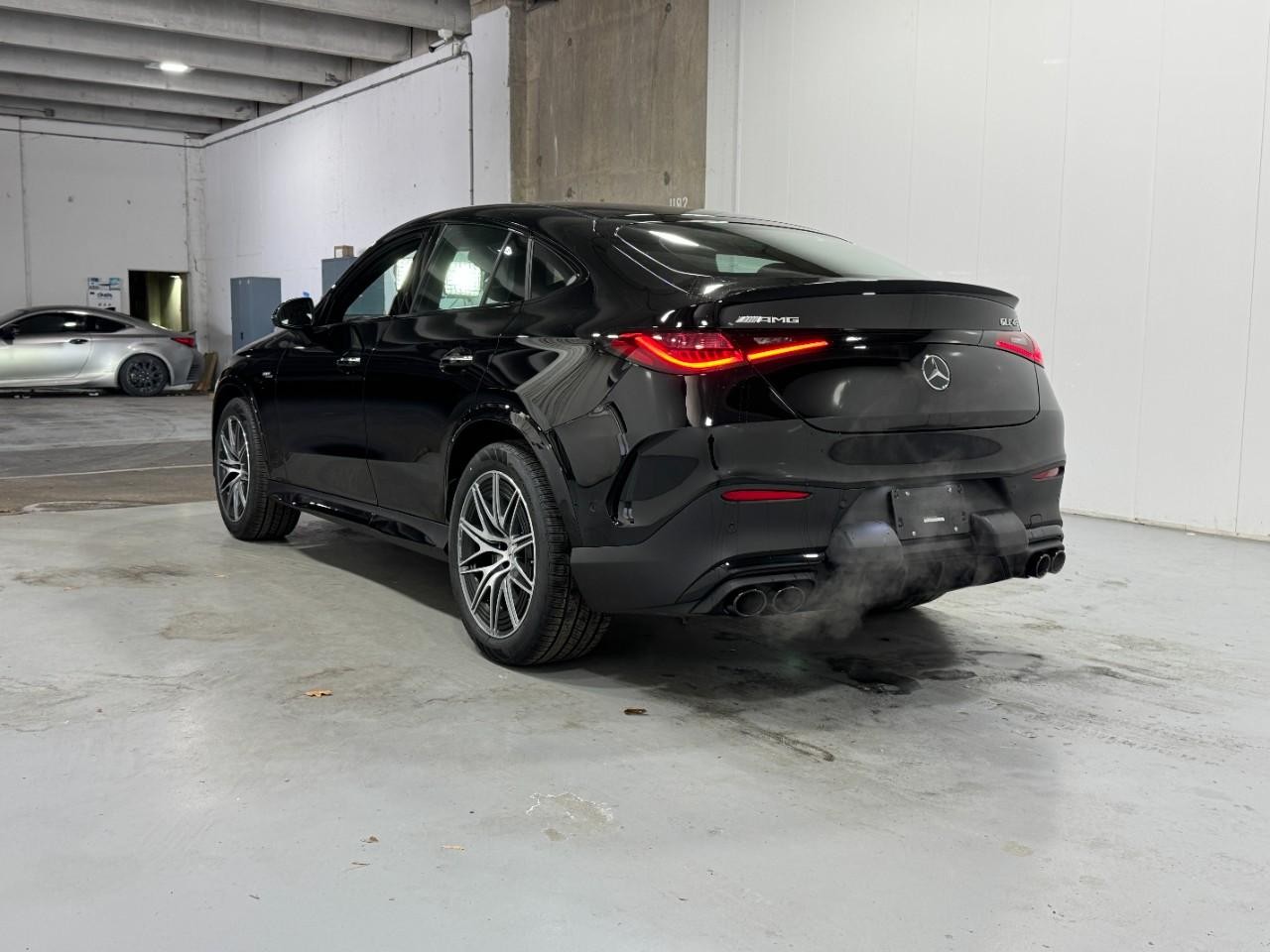 Mercedes-Benz GLC Vehicle Full-screen Gallery Image 3