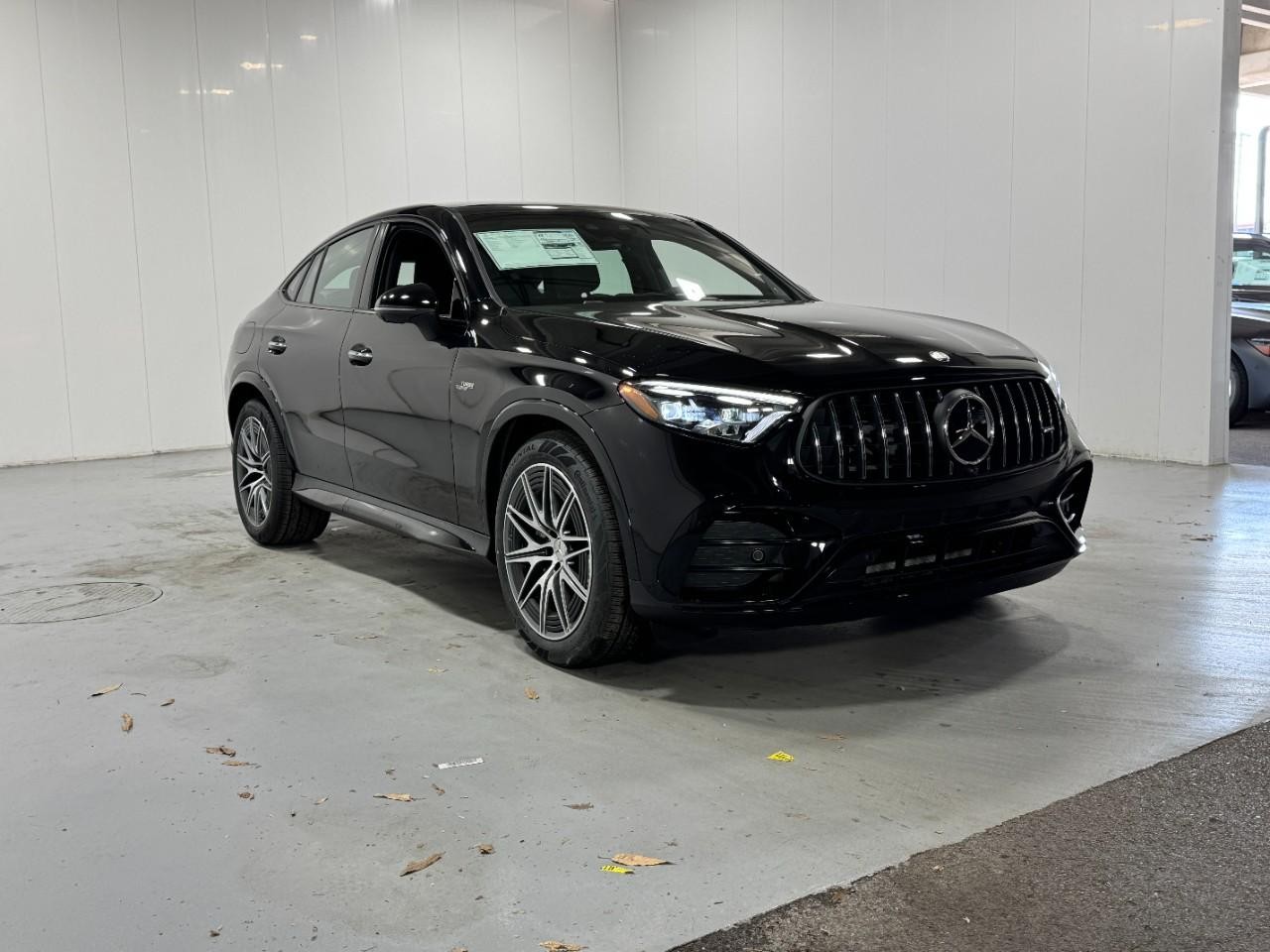 Mercedes-Benz GLC Vehicle Full-screen Gallery Image 6