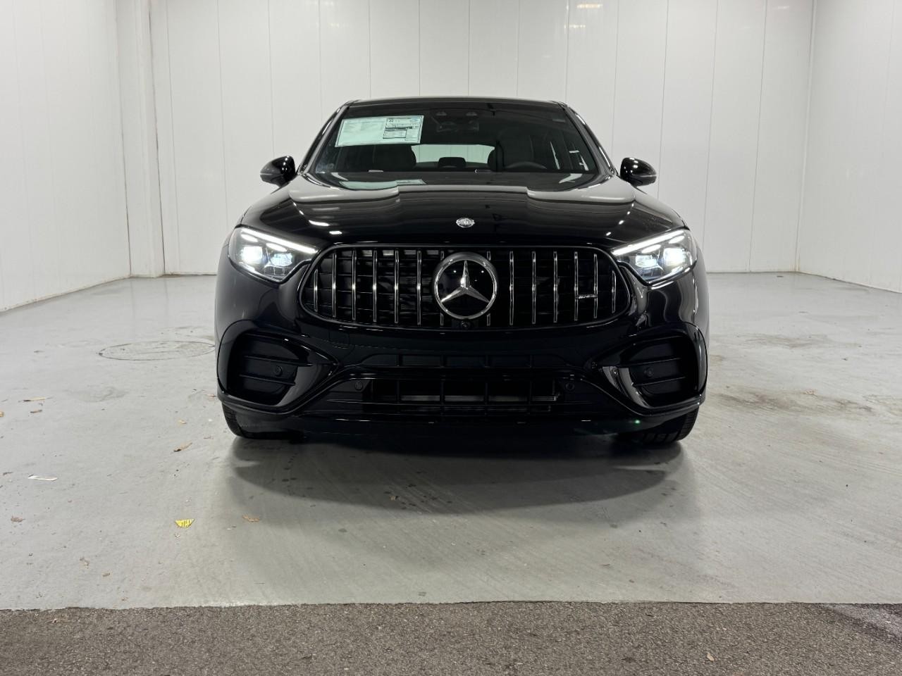 Mercedes-Benz GLC Vehicle Full-screen Gallery Image 7