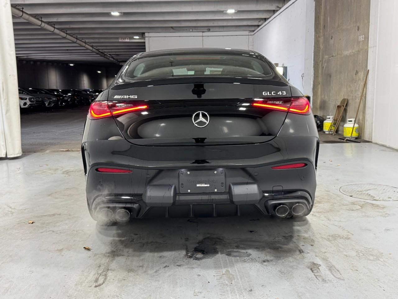 Mercedes-Benz GLC Vehicle Full-screen Gallery Image 9