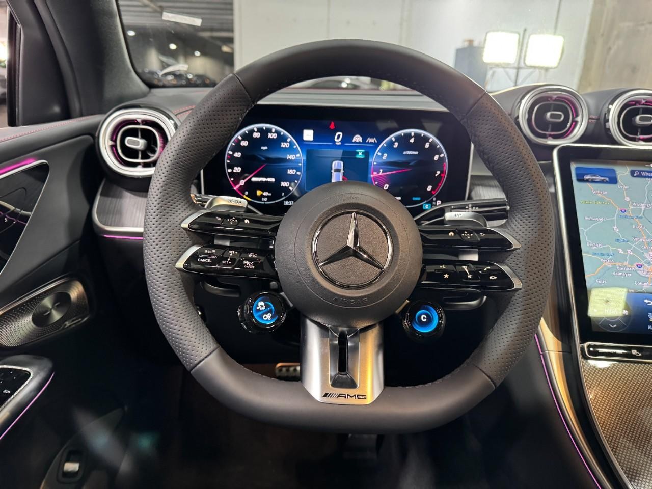 Mercedes-Benz GLC Vehicle Full-screen Gallery Image 13