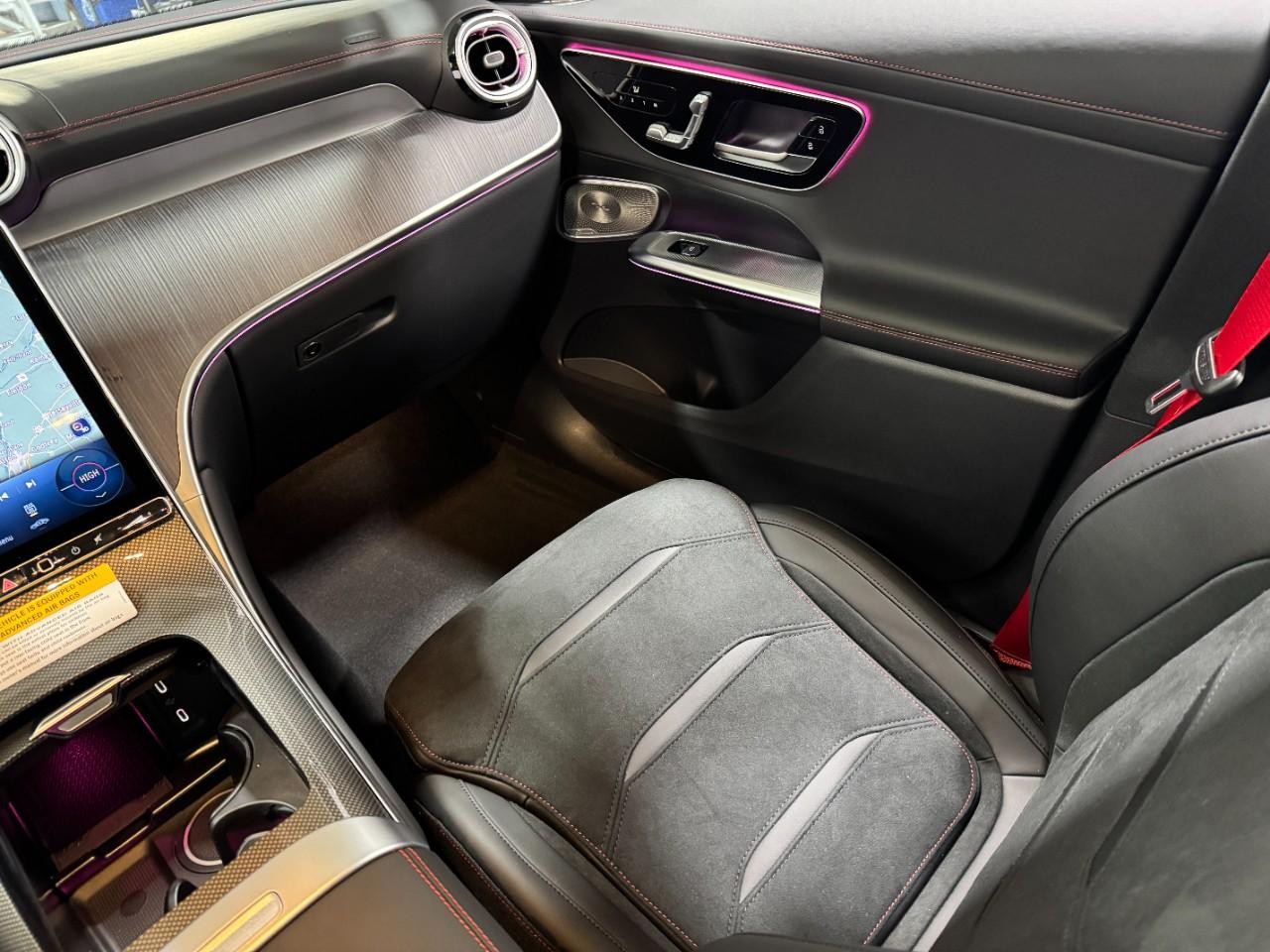 Mercedes-Benz GLC Vehicle Full-screen Gallery Image 15