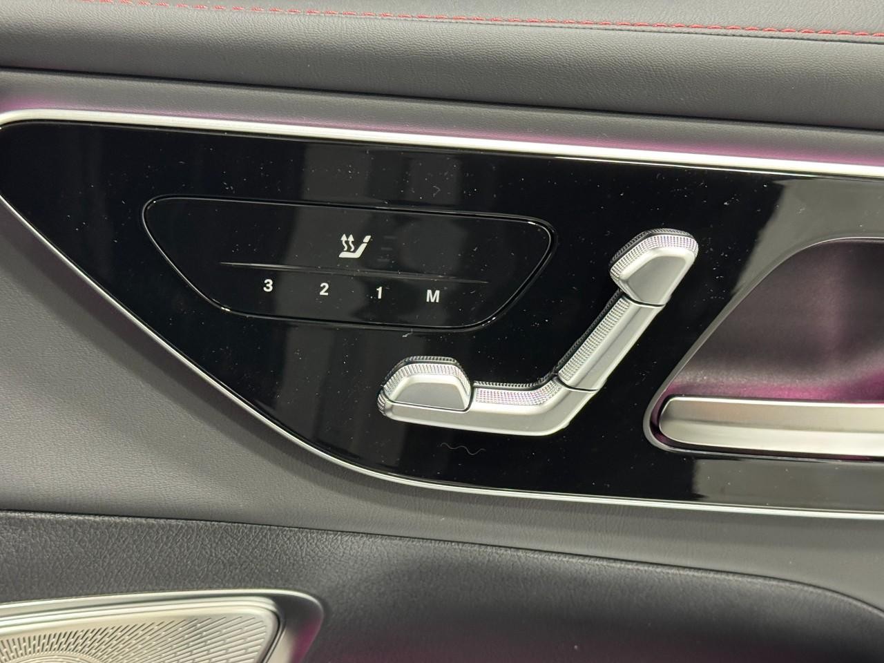 Mercedes-Benz GLC Vehicle Full-screen Gallery Image 19