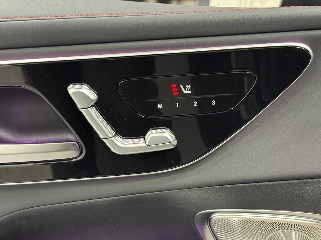 Mercedes-Benz GLC Vehicle Full-screen Gallery Image 22