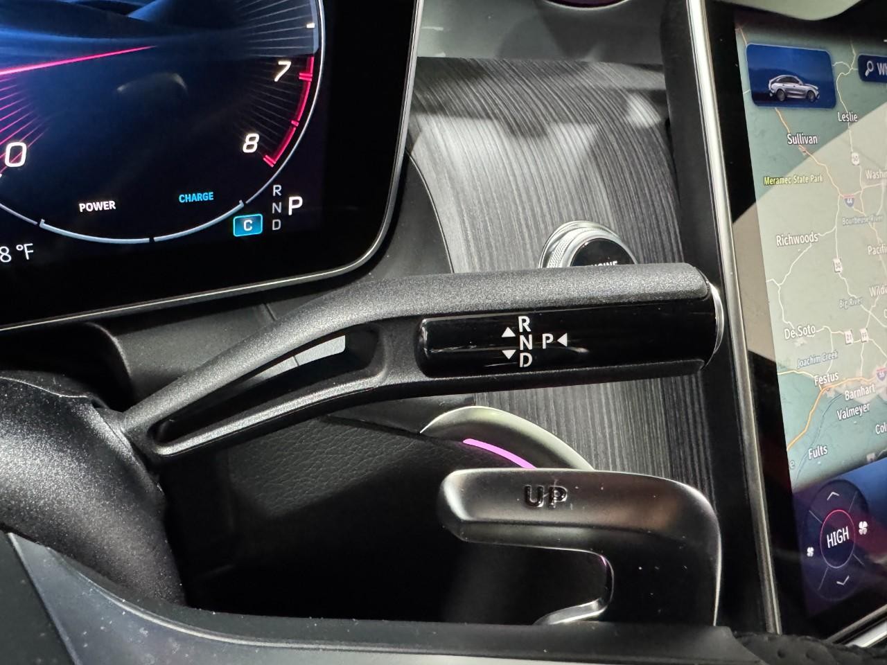 Mercedes-Benz GLC Vehicle Full-screen Gallery Image 34