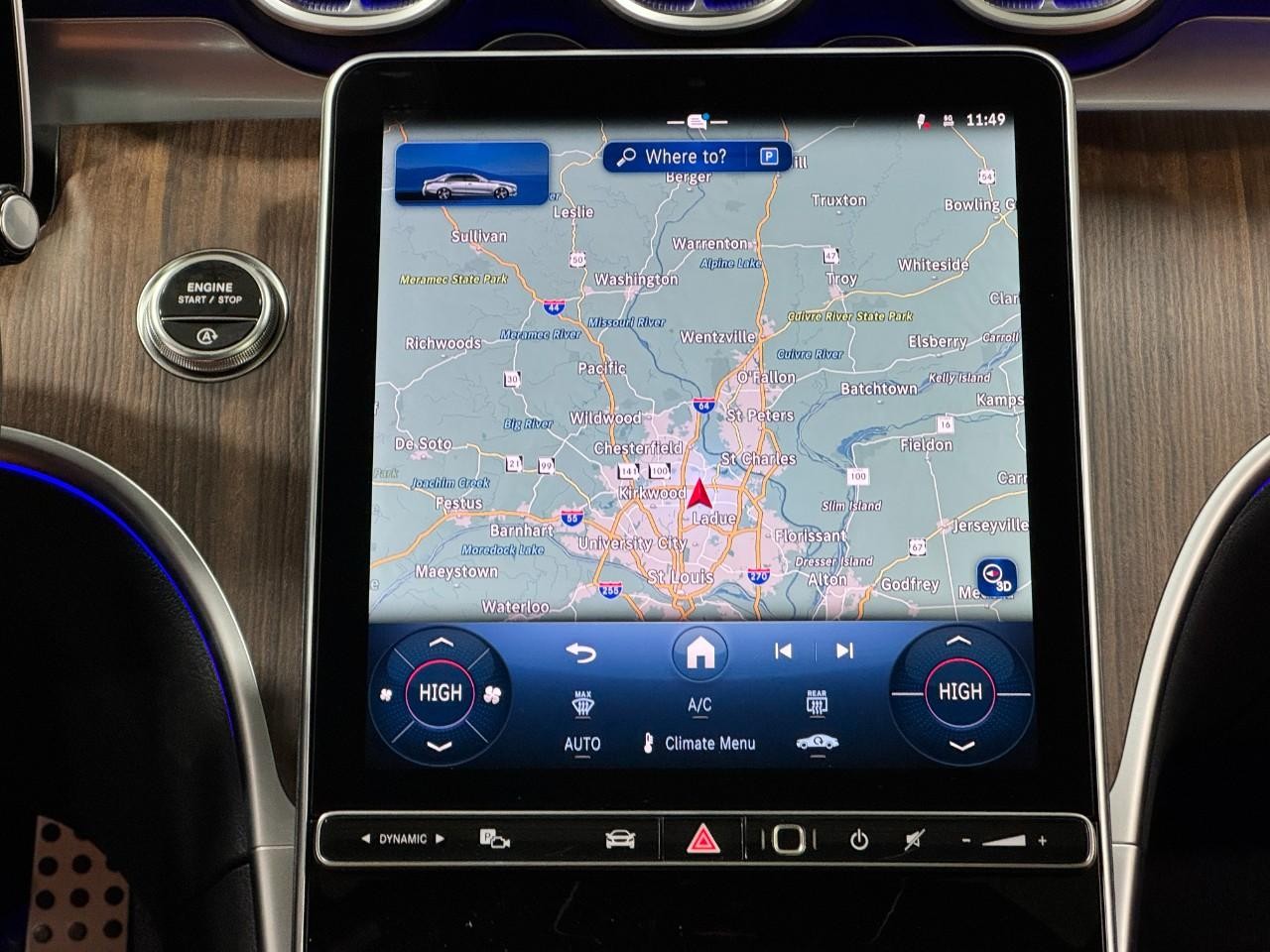 Mercedes-Benz C-Class Vehicle Full-screen Gallery Image 14