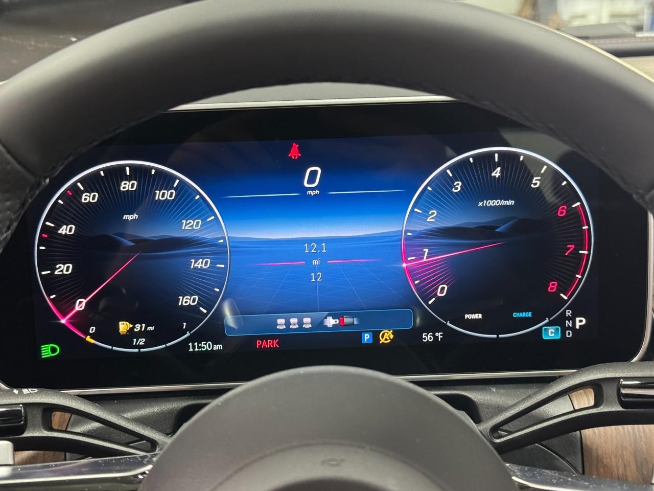 Mercedes-Benz C-Class Vehicle Full-screen Gallery Image 33