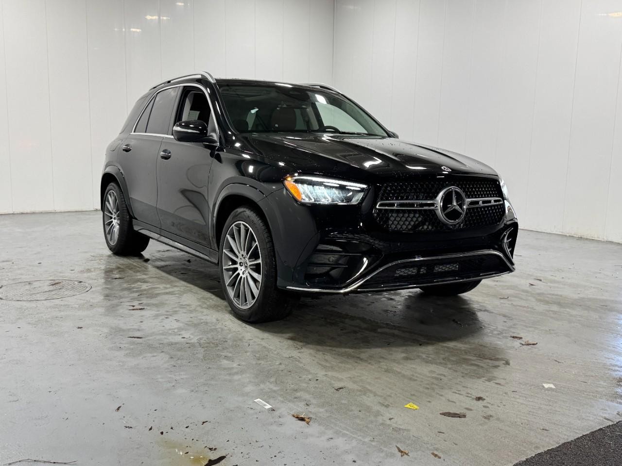 Mercedes-Benz GLE Vehicle Full-screen Gallery Image 6