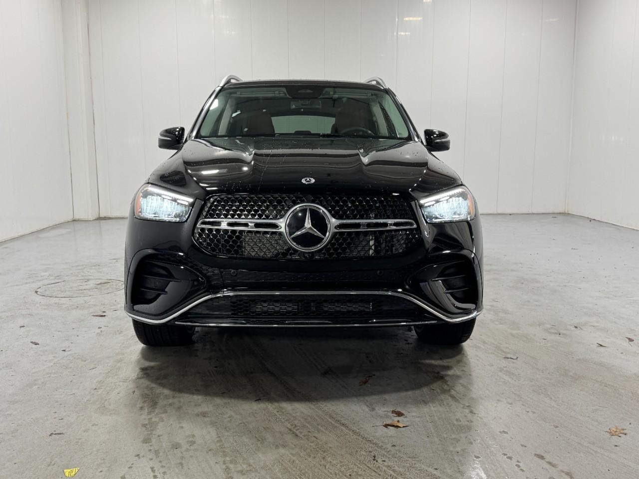 Mercedes-Benz GLE Vehicle Full-screen Gallery Image 7