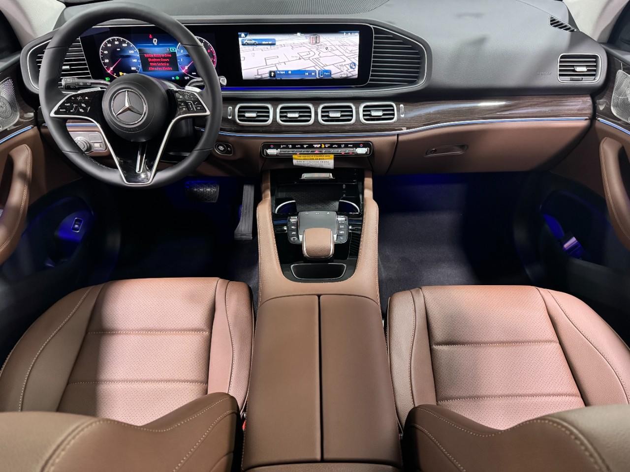 Mercedes-Benz GLE Vehicle Full-screen Gallery Image 12