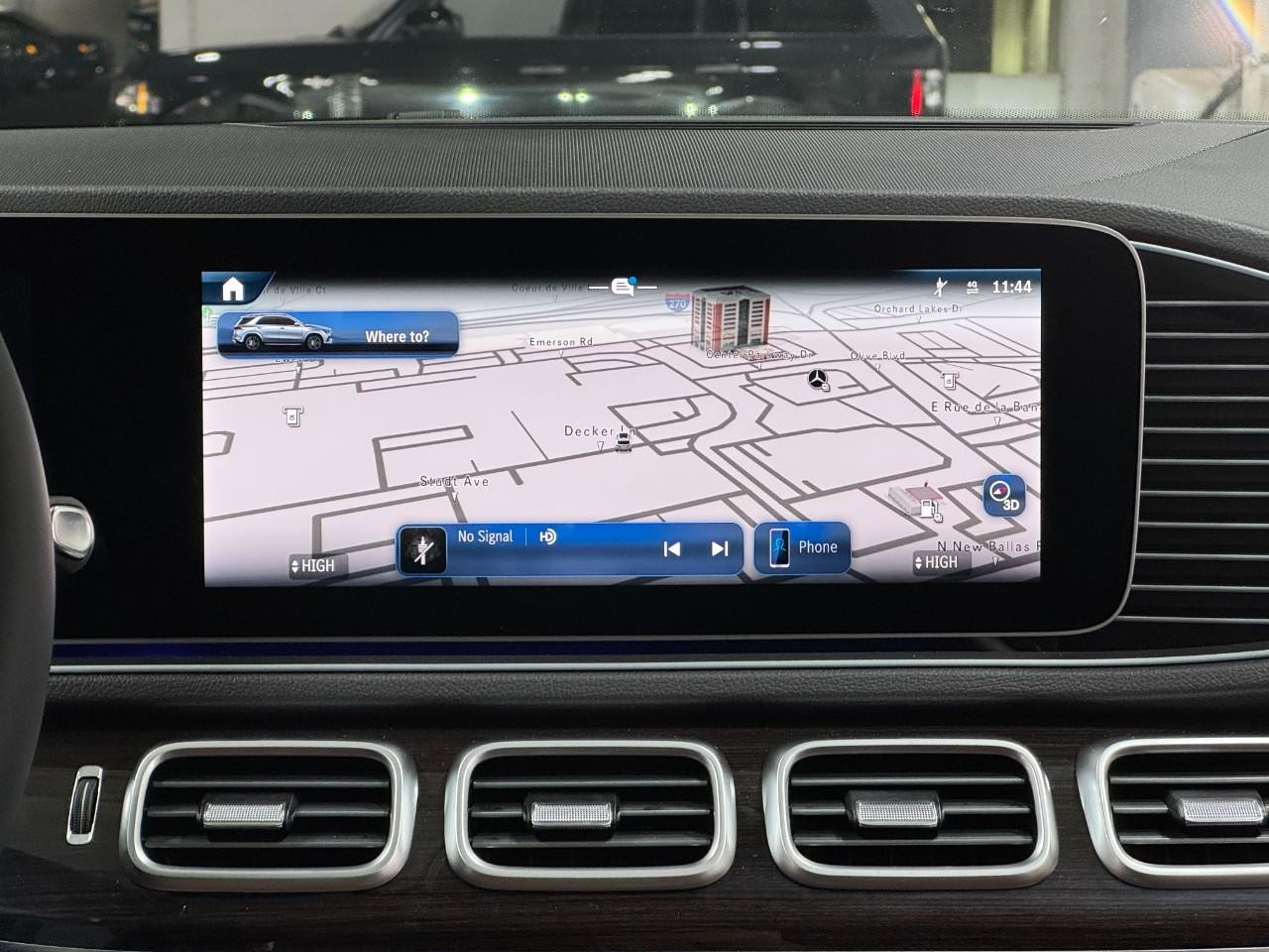 Mercedes-Benz GLE Vehicle Full-screen Gallery Image 14