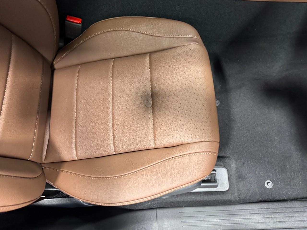 Mercedes-Benz GLE Vehicle Full-screen Gallery Image 19