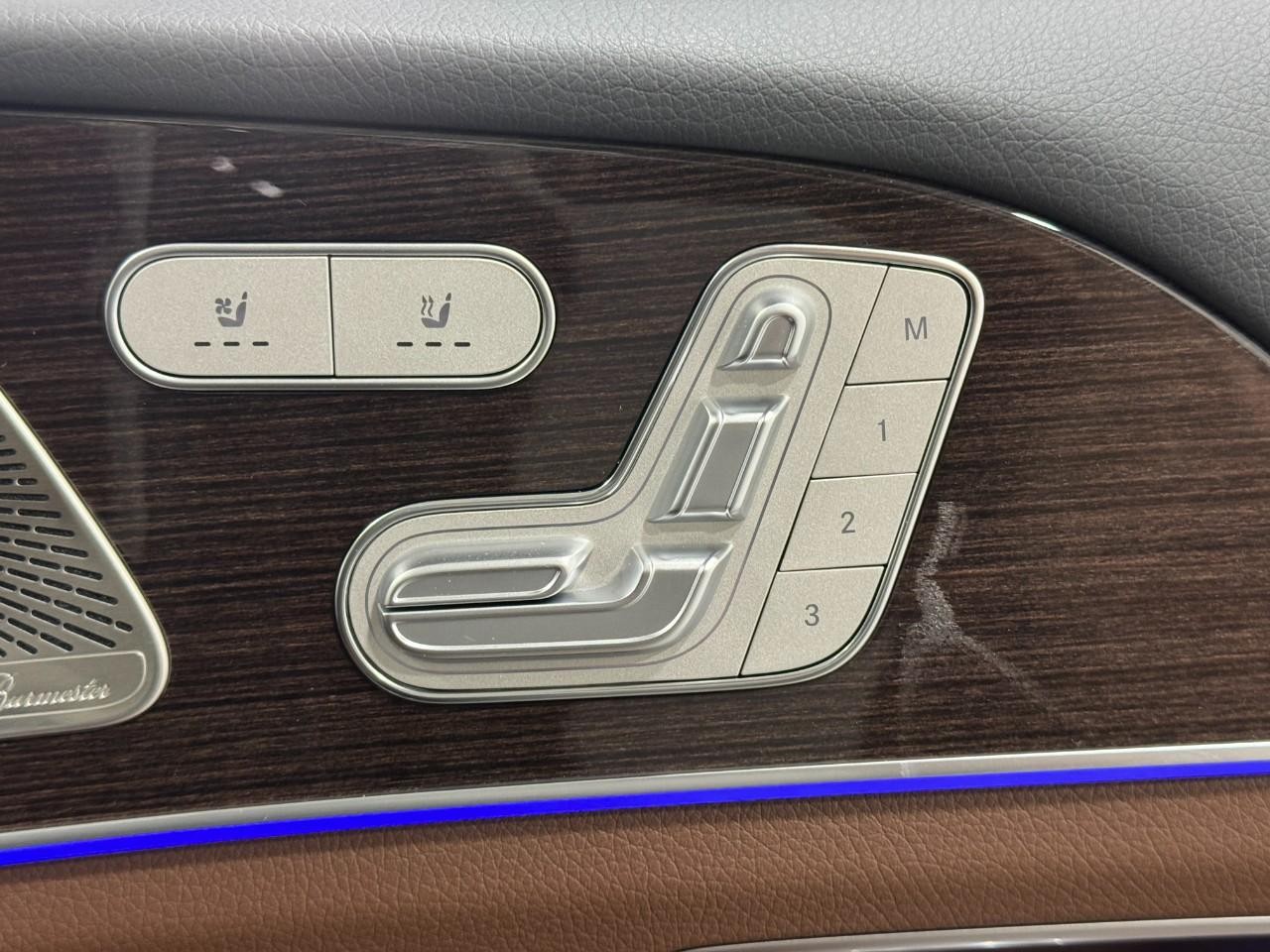 Mercedes-Benz GLE Vehicle Full-screen Gallery Image 21