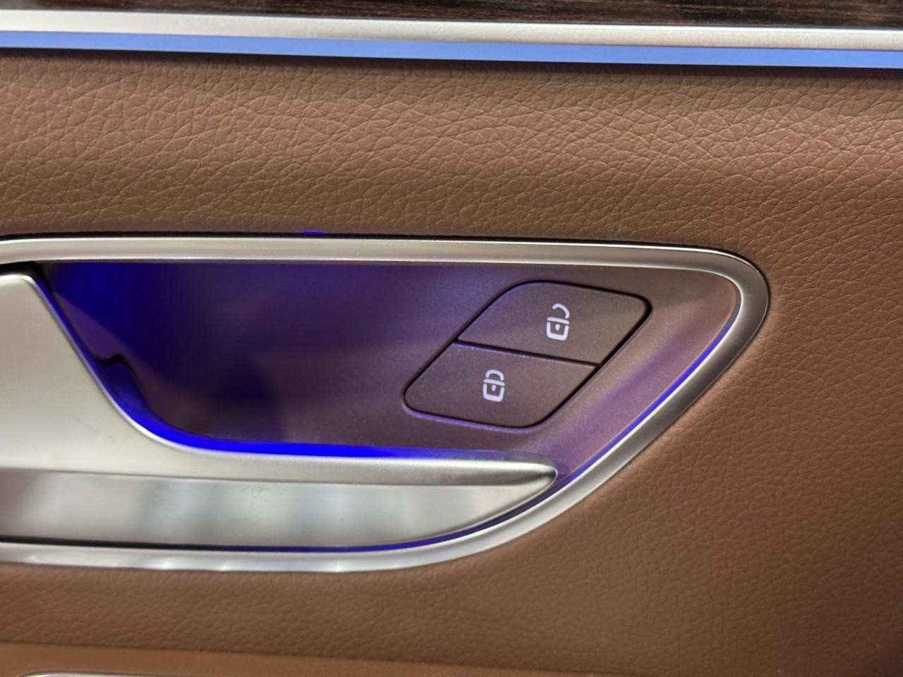 Mercedes-Benz GLE Vehicle Full-screen Gallery Image 26