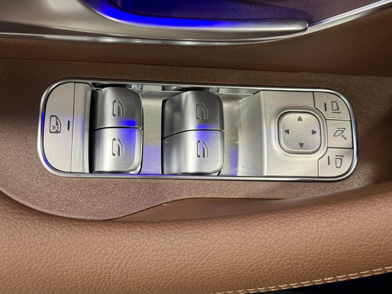 Mercedes-Benz GLE Vehicle Full-screen Gallery Image 27