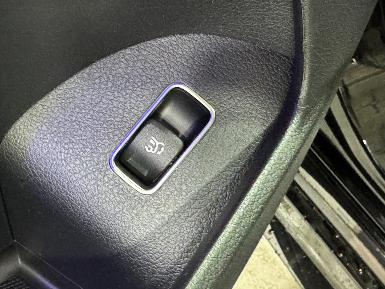 Mercedes-Benz GLE Vehicle Full-screen Gallery Image 28