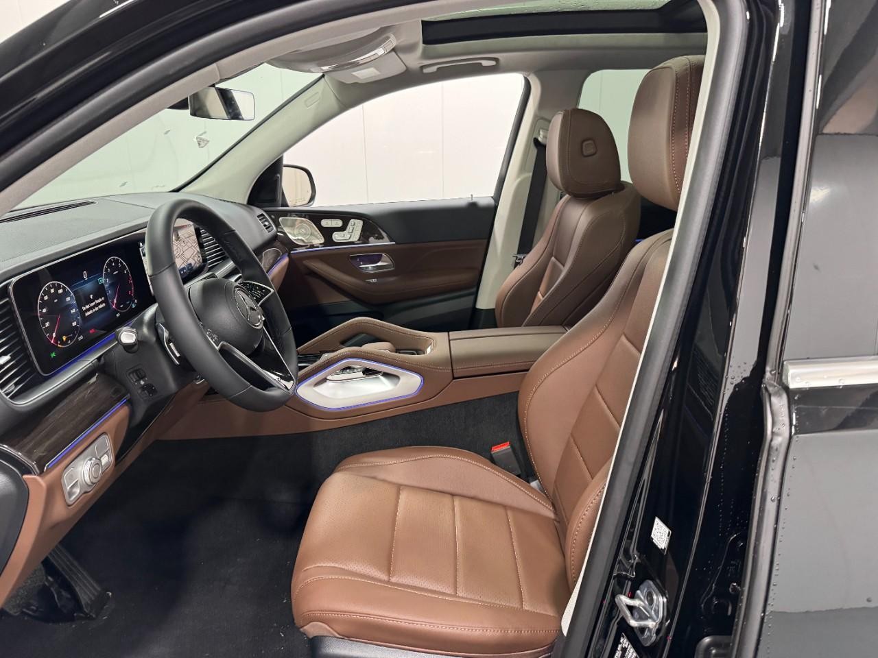 Mercedes-Benz GLE Vehicle Full-screen Gallery Image 29