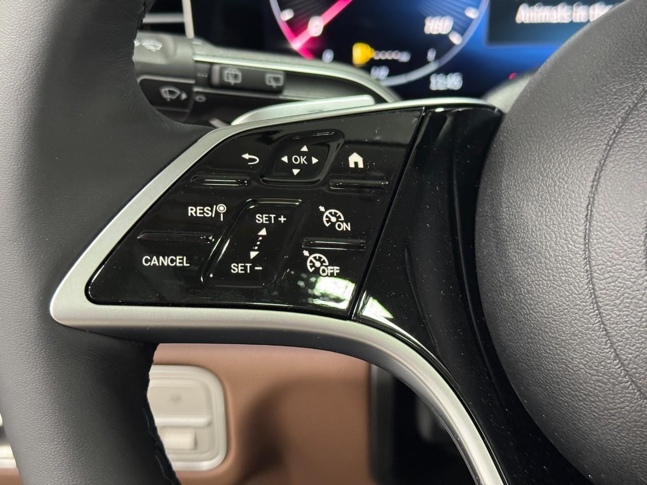 Mercedes-Benz GLE Vehicle Full-screen Gallery Image 33