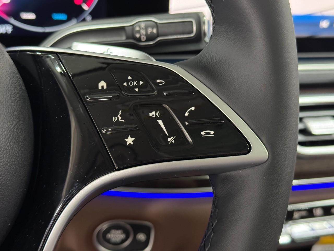 Mercedes-Benz GLE Vehicle Full-screen Gallery Image 34