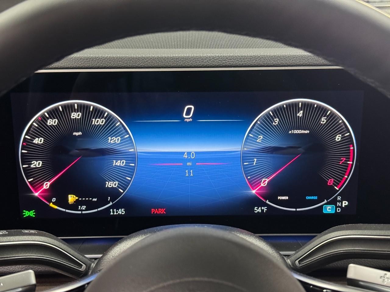 Mercedes-Benz GLE Vehicle Full-screen Gallery Image 35