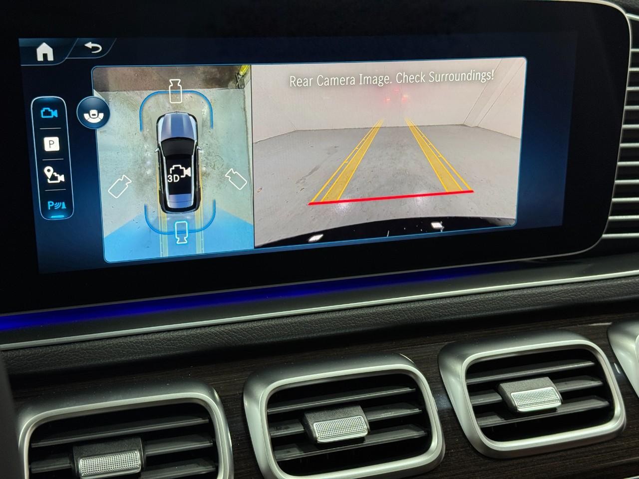 Mercedes-Benz GLE Vehicle Full-screen Gallery Image 37