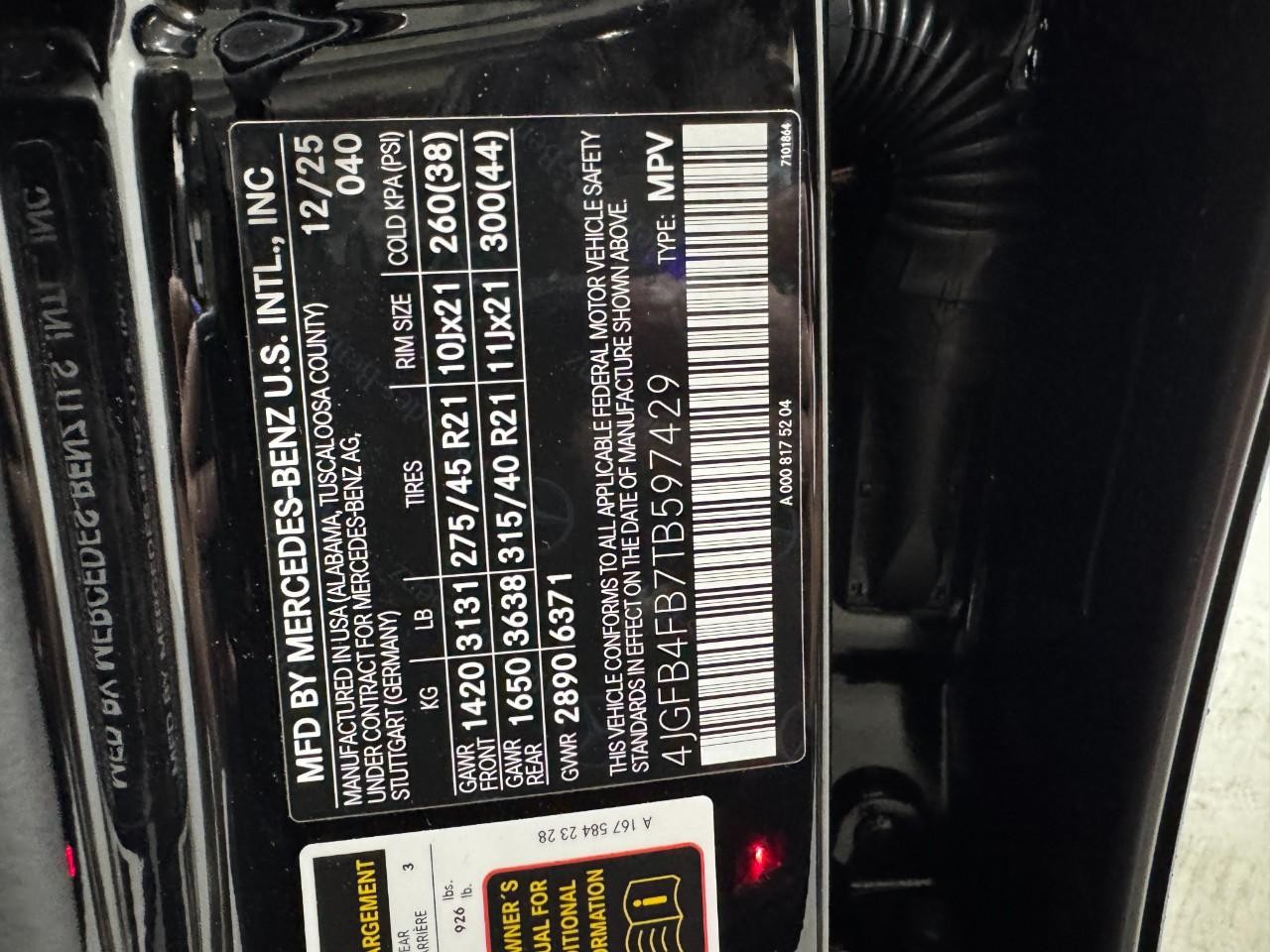 Mercedes-Benz GLE Vehicle Full-screen Gallery Image 38