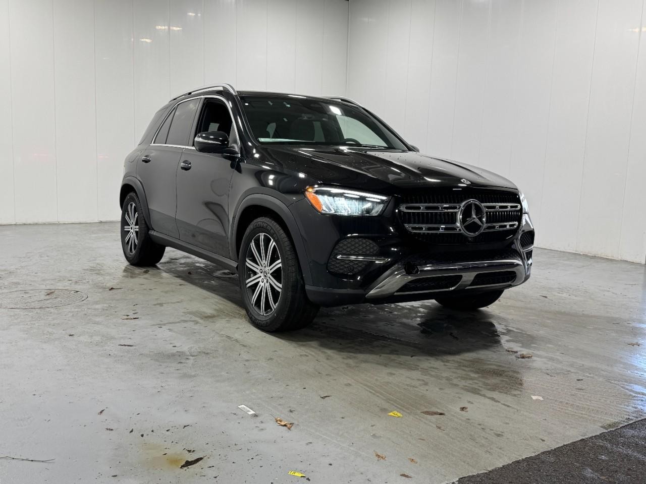 Mercedes-Benz GLE Vehicle Full-screen Gallery Image 6