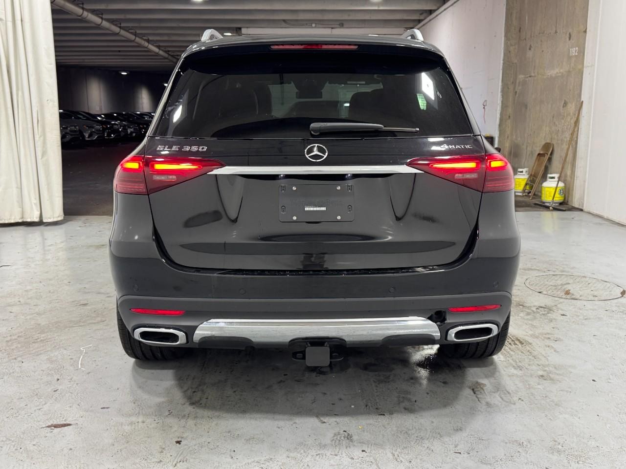 Mercedes-Benz GLE Vehicle Full-screen Gallery Image 9