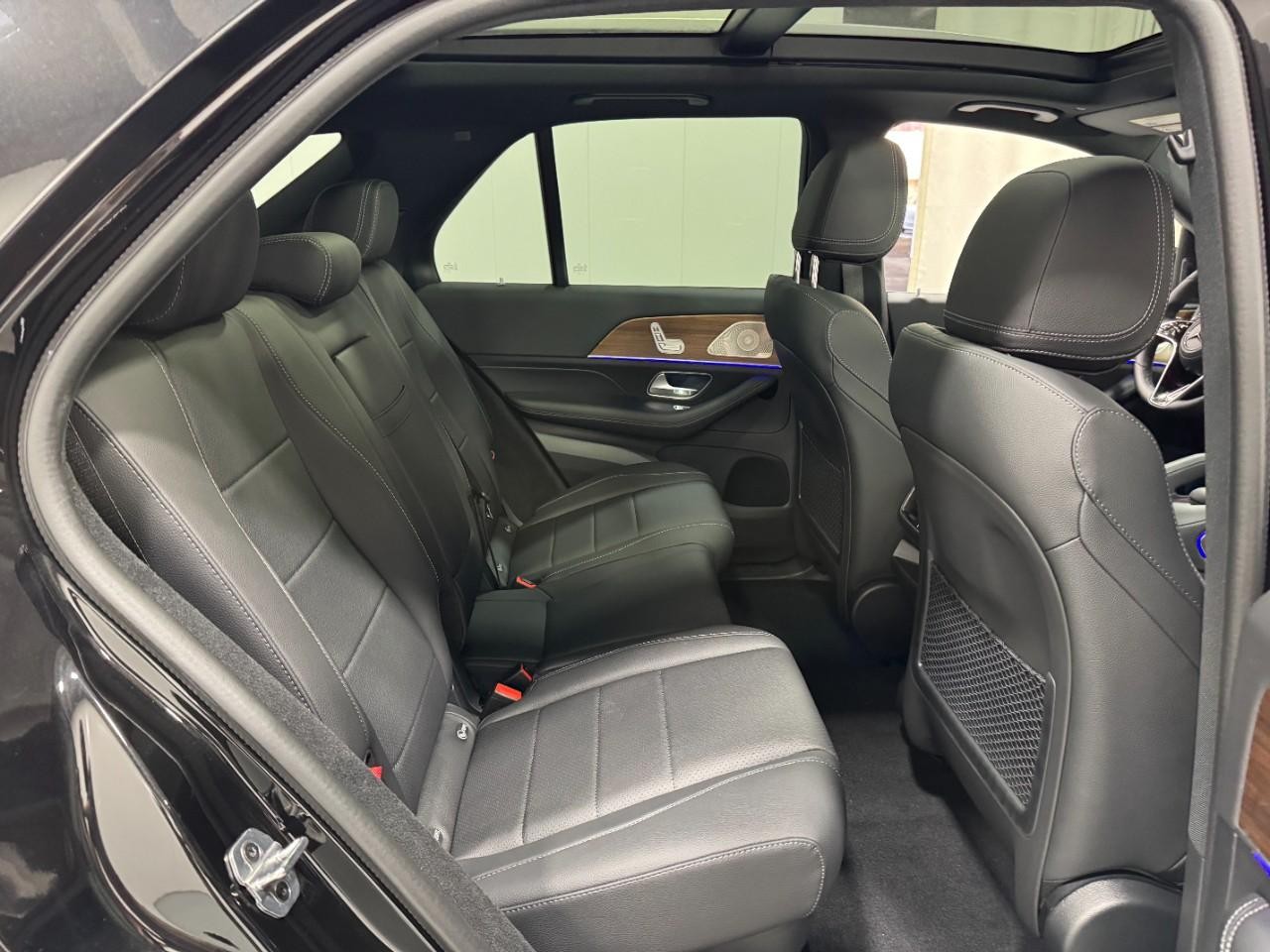 Mercedes-Benz GLE Vehicle Full-screen Gallery Image 10