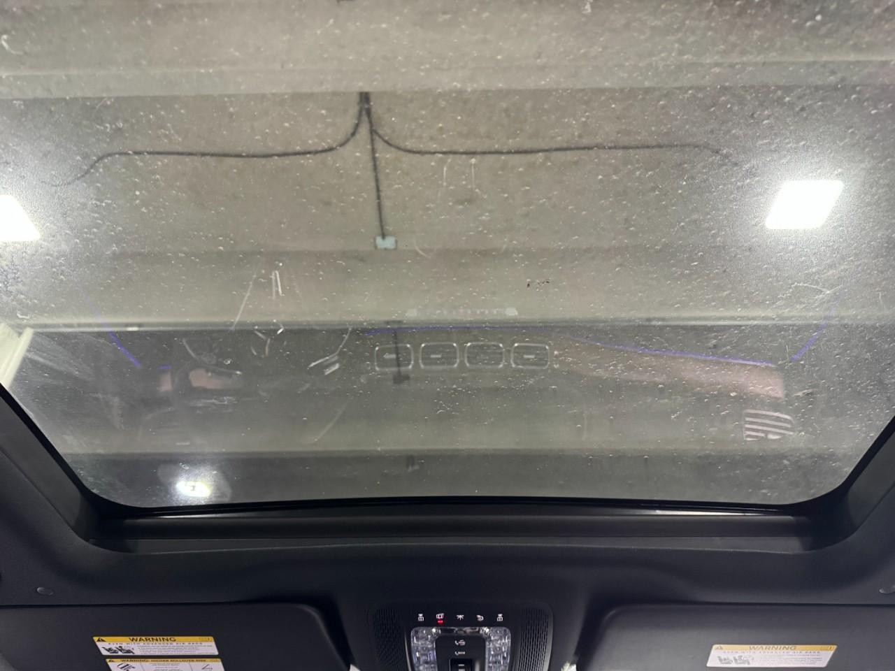 Mercedes-Benz GLE Vehicle Full-screen Gallery Image 11