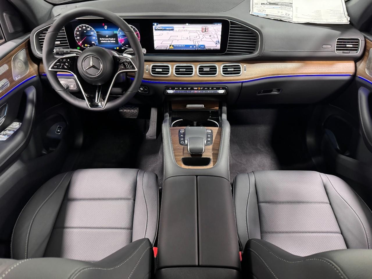 Mercedes-Benz GLE Vehicle Full-screen Gallery Image 12