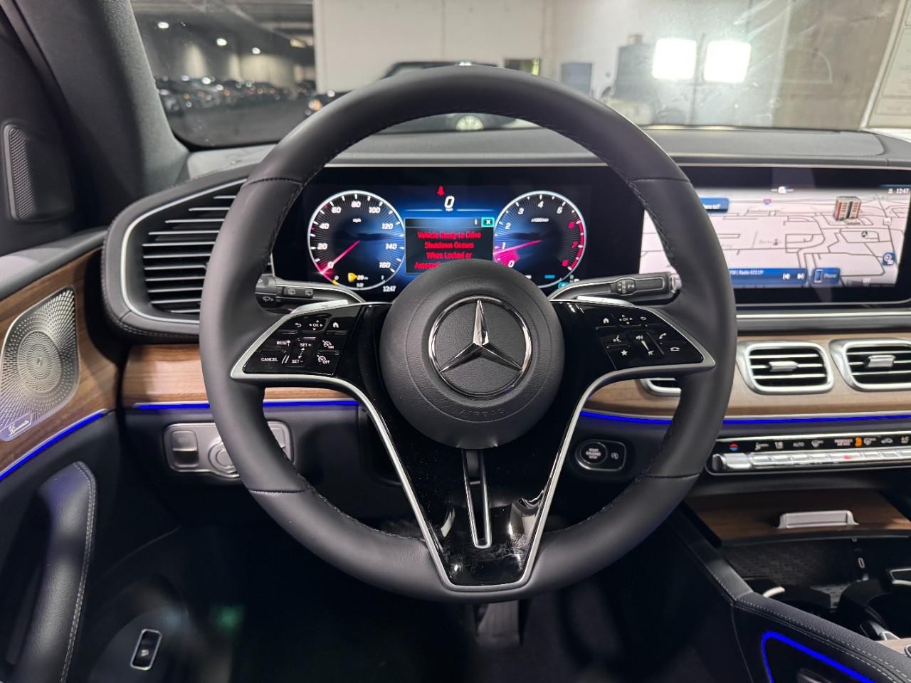 Mercedes-Benz GLE Vehicle Full-screen Gallery Image 13