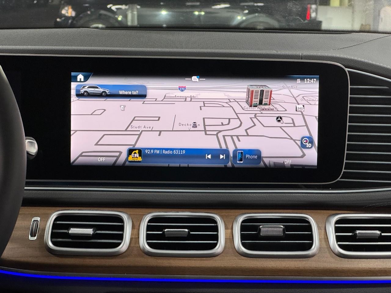 Mercedes-Benz GLE Vehicle Full-screen Gallery Image 14