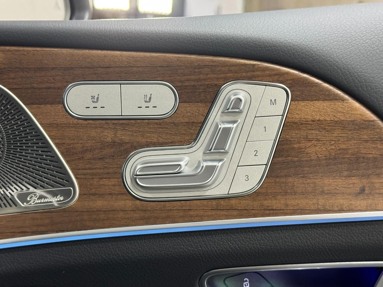 Mercedes-Benz GLE Vehicle Full-screen Gallery Image 21