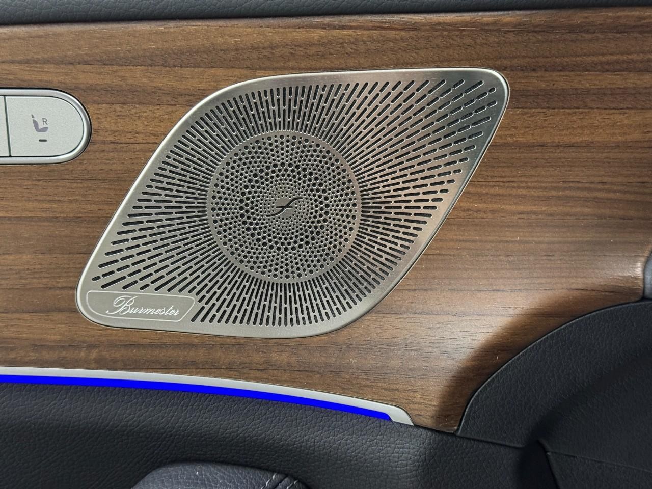 Mercedes-Benz GLE Vehicle Full-screen Gallery Image 24